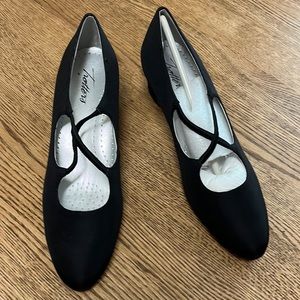 7.5 N Trotters Black Microfiber Cross-strap Heel Pump Brand New